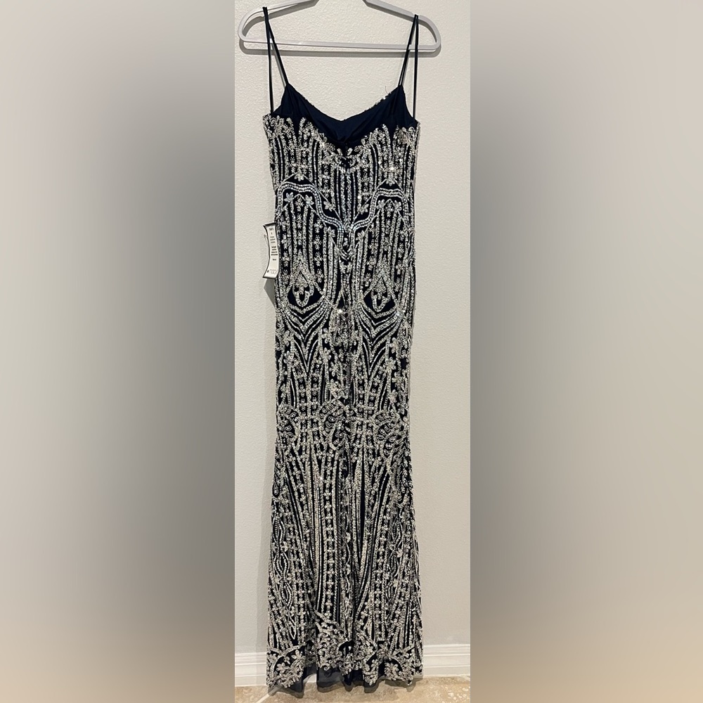 Betsy & Adam
Navy Long Beded Sequin Placement Slit Sz 6 - Picture 6 of 8